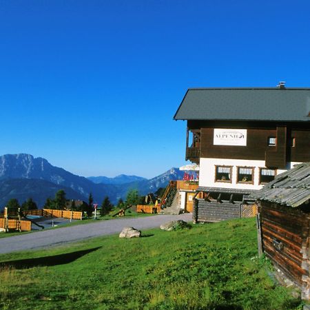 Sattleggers Alpenhof & Feriensternwarte Hotel Greifenburg Exterior photo
