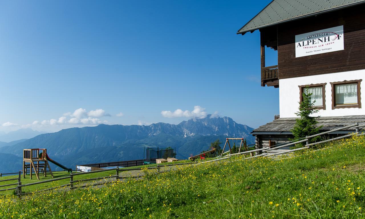 Sattleggers Alpenhof & Feriensternwarte Hotel Greifenburg Exterior photo