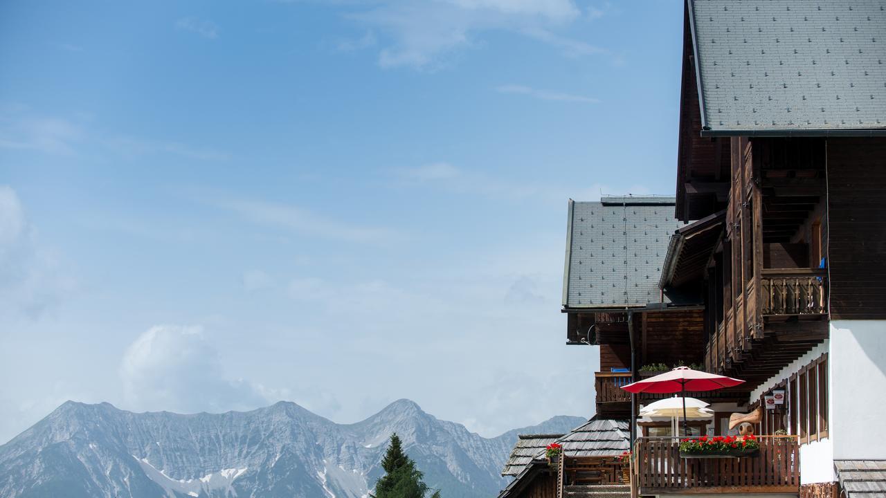 Sattleggers Alpenhof & Feriensternwarte Hotel Greifenburg Exterior photo
