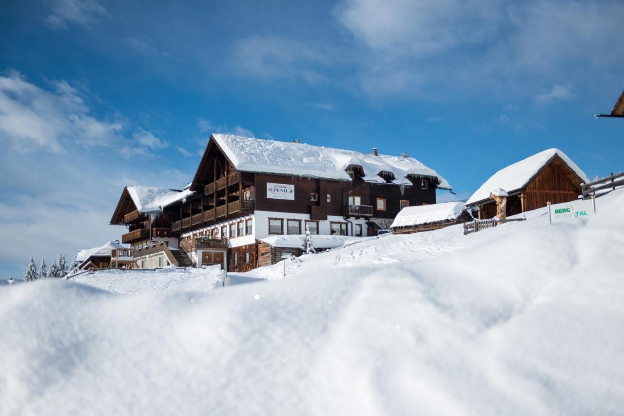 Sattleggers Alpenhof & Feriensternwarte Hotel Greifenburg Exterior photo